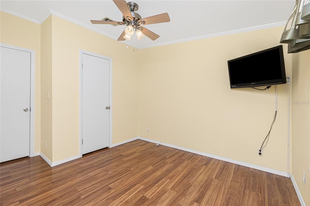 For Sale: $195,000 (2 beds, 2 baths, 1389 Square Feet)