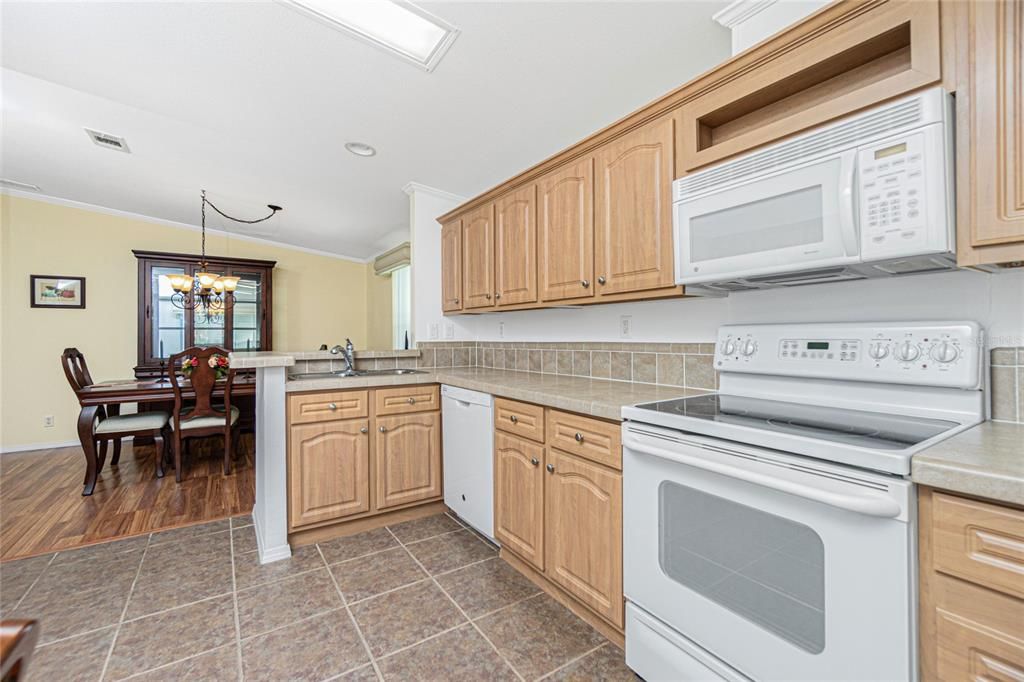For Sale: $195,000 (2 beds, 2 baths, 1389 Square Feet)