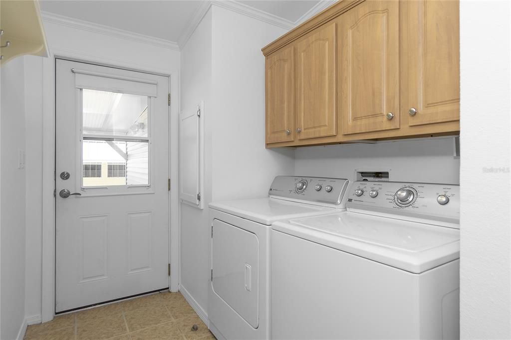 For Sale: $195,000 (2 beds, 2 baths, 1389 Square Feet)