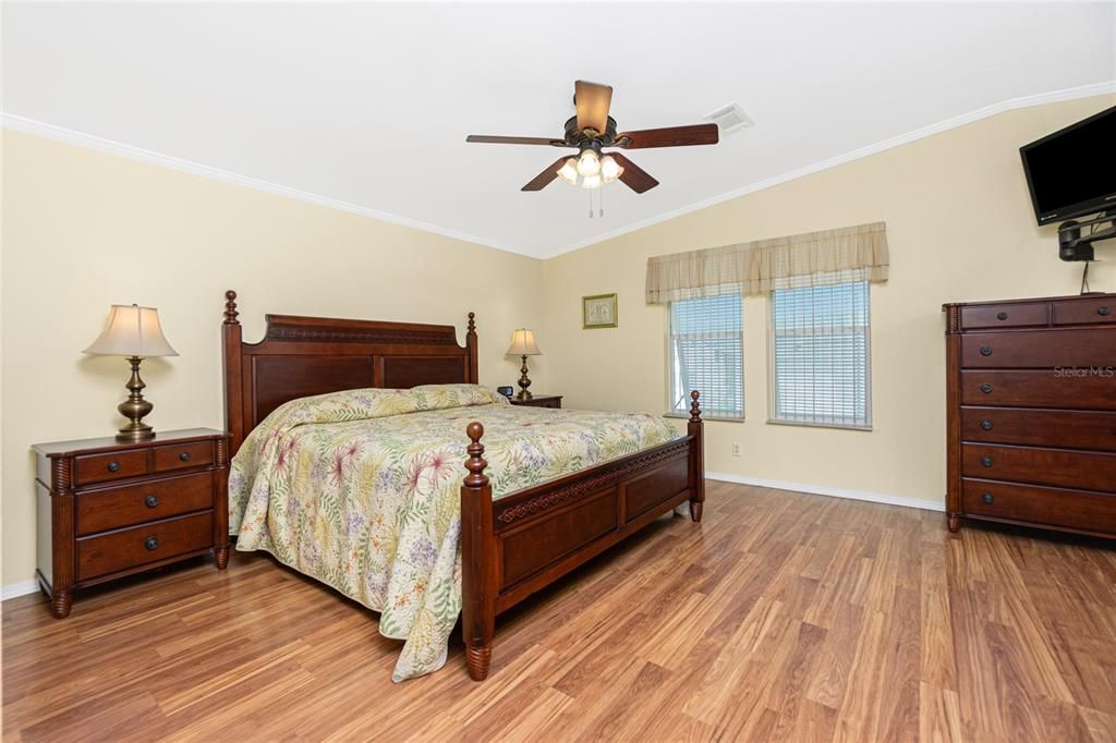 For Sale: $195,000 (2 beds, 2 baths, 1389 Square Feet)