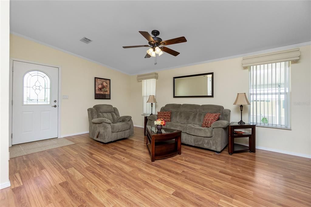 For Sale: $195,000 (2 beds, 2 baths, 1389 Square Feet)