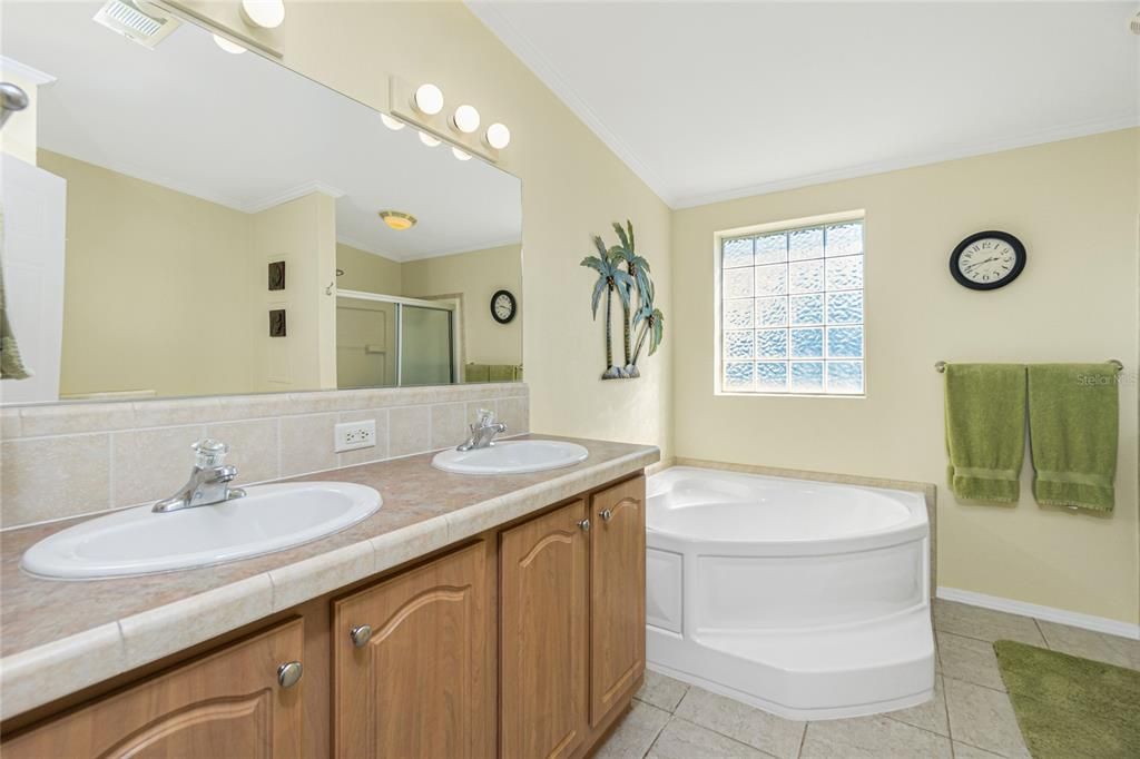 For Sale: $195,000 (2 beds, 2 baths, 1389 Square Feet)