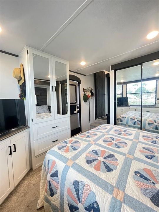 For Sale: $105,000 (1 beds, 1 baths, 391 Square Feet)