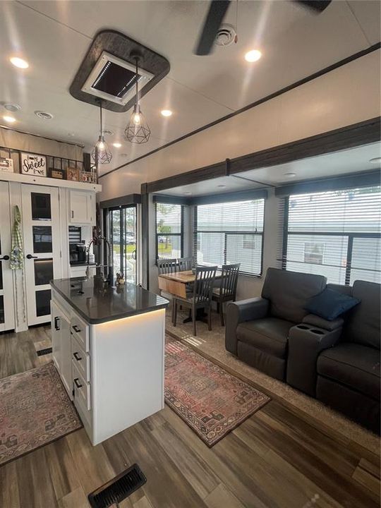 For Sale: $105,000 (1 beds, 1 baths, 391 Square Feet)