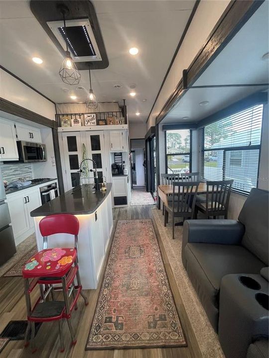 For Sale: $105,000 (1 beds, 1 baths, 391 Square Feet)