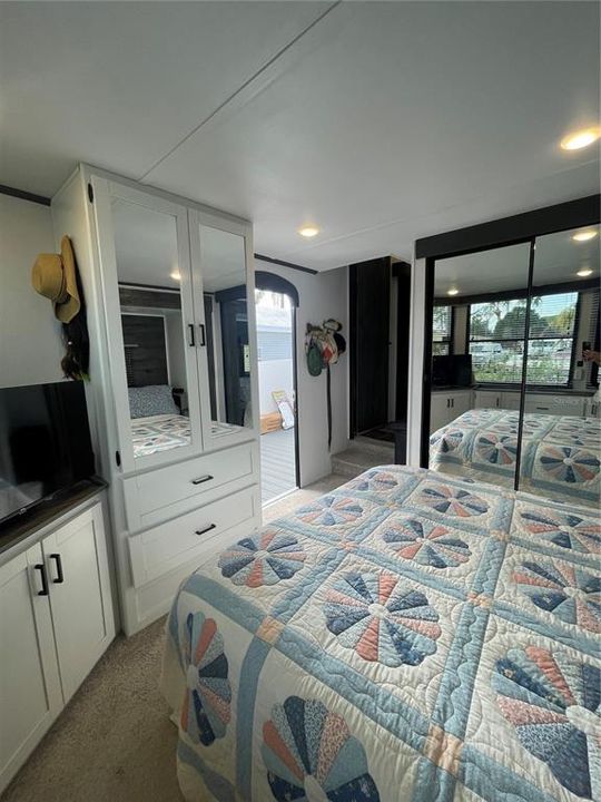 For Sale: $105,000 (1 beds, 1 baths, 391 Square Feet)