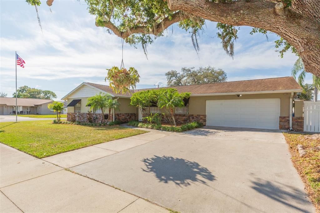 For Rent: $3,300 (4 beds, 2 baths, 1490 Square Feet)