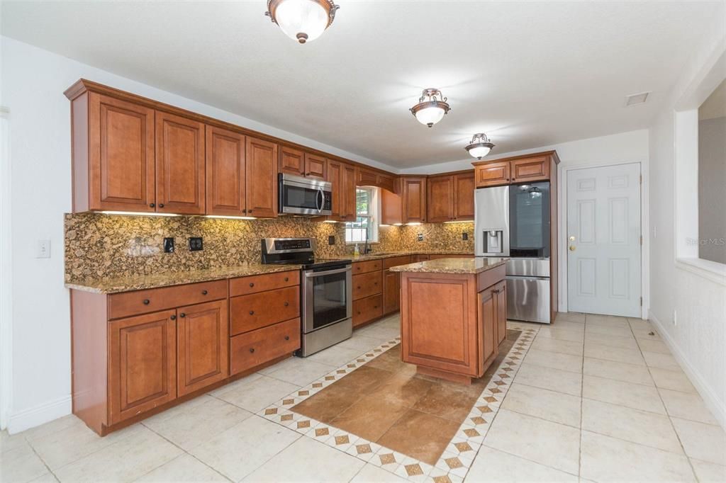 For Rent: $3,300 (4 beds, 2 baths, 1490 Square Feet)