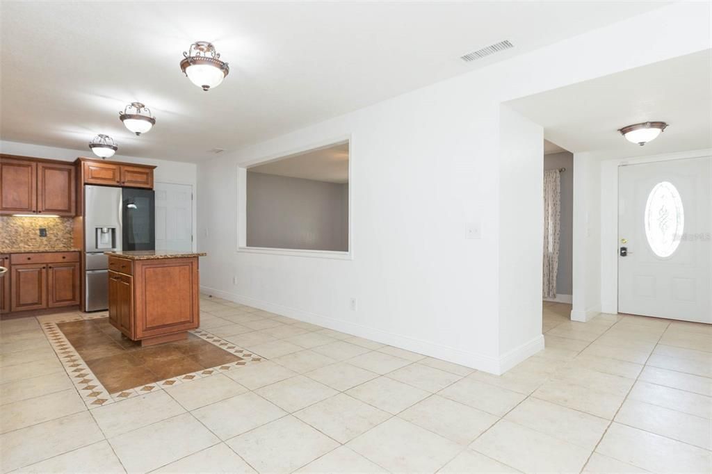 For Rent: $3,300 (4 beds, 2 baths, 1490 Square Feet)