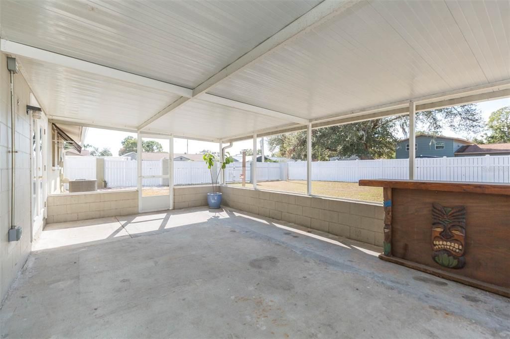 For Rent: $3,300 (4 beds, 2 baths, 1490 Square Feet)