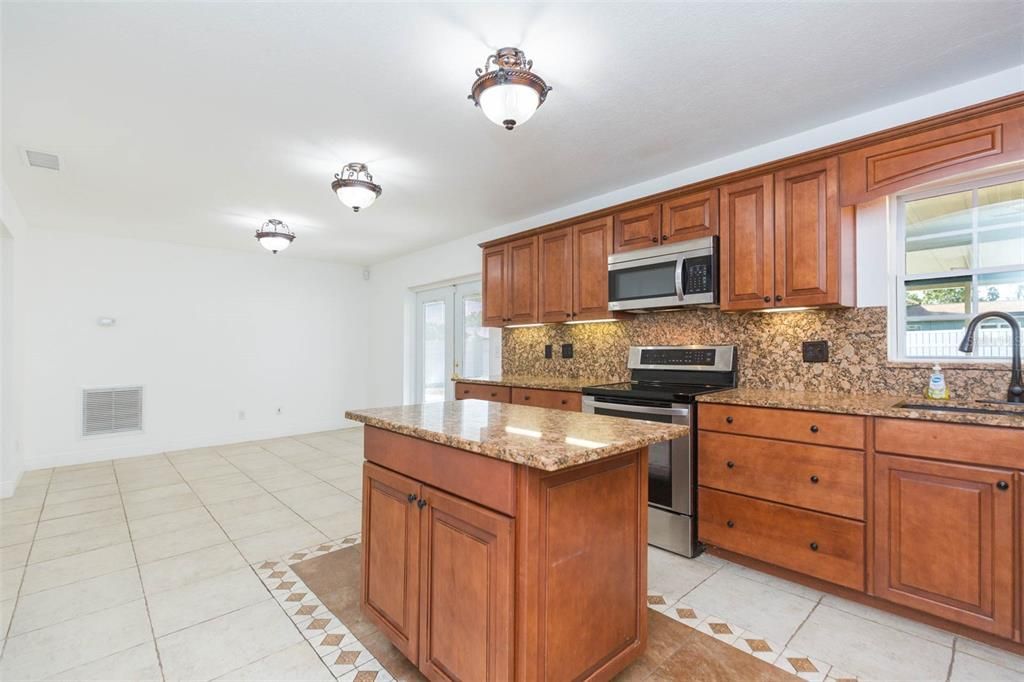 For Rent: $3,300 (4 beds, 2 baths, 1490 Square Feet)