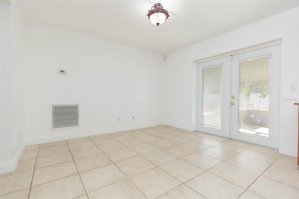 For Rent: $3,300 (4 beds, 2 baths, 1490 Square Feet)