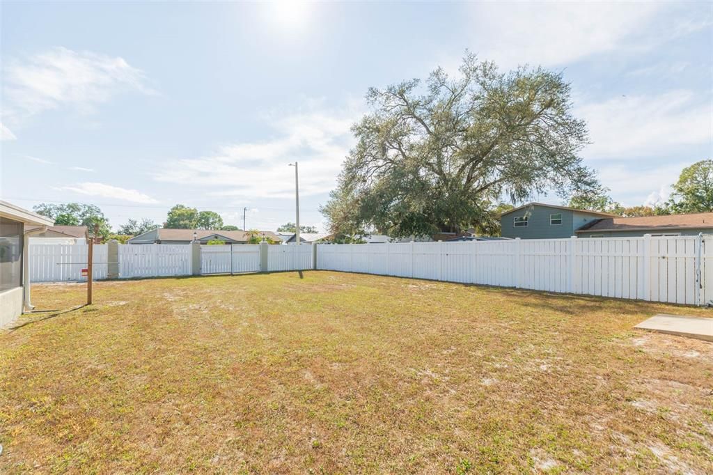 For Rent: $3,300 (4 beds, 2 baths, 1490 Square Feet)