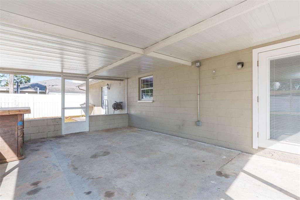 For Rent: $3,300 (4 beds, 2 baths, 1490 Square Feet)