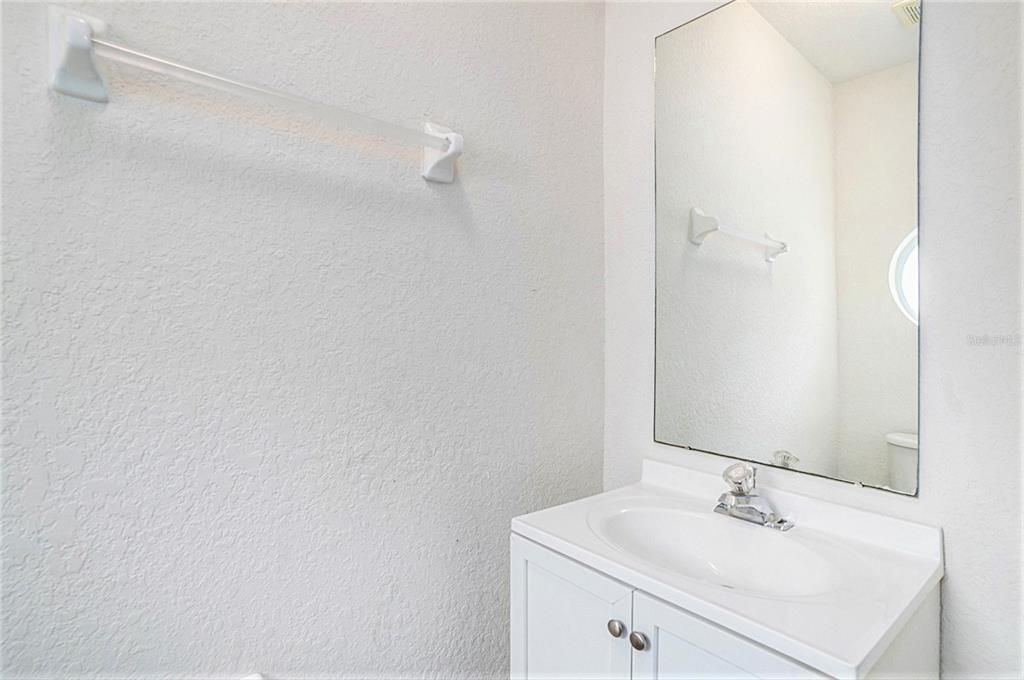 For Rent: $1,750 (2 beds, 1 baths, 1216 Square Feet)