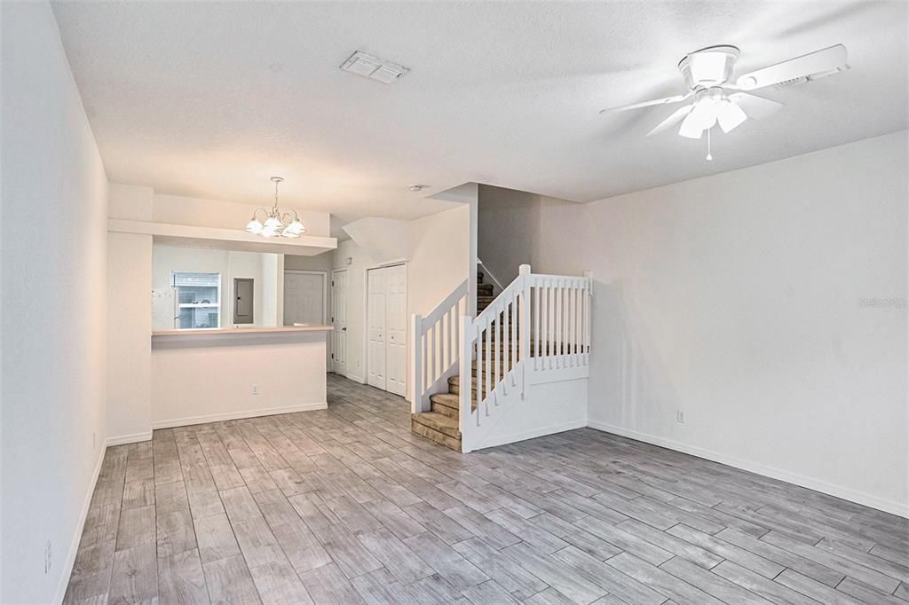 For Rent: $1,750 (2 beds, 1 baths, 1216 Square Feet)