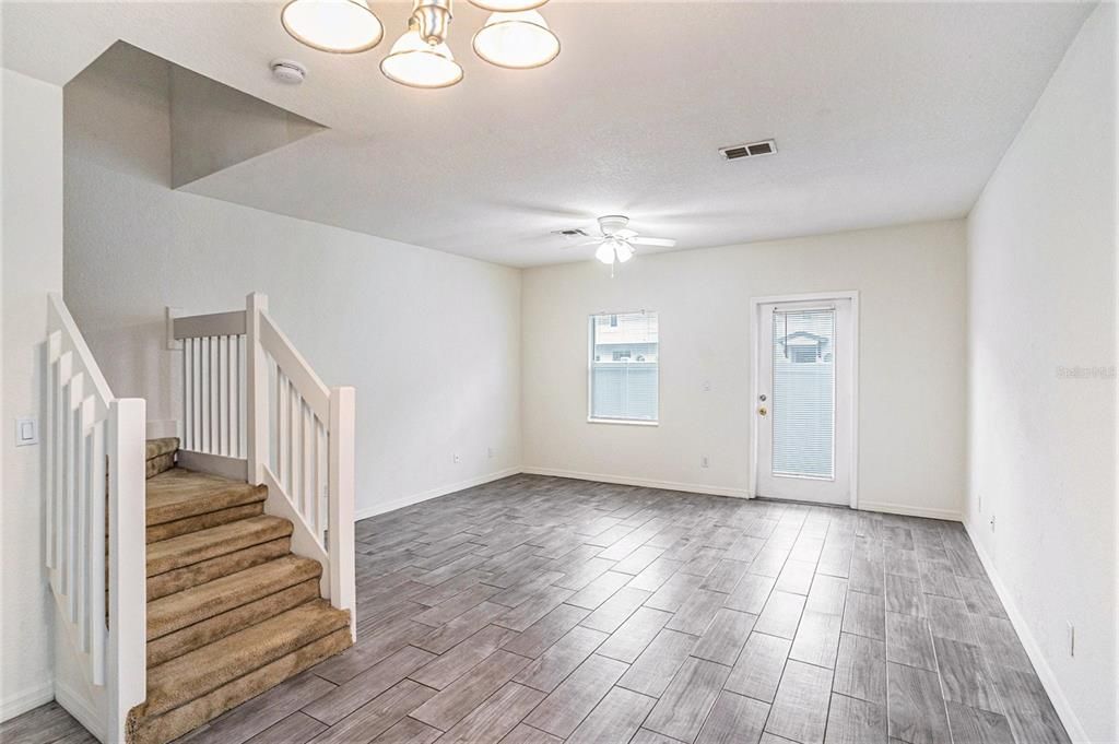 For Rent: $1,750 (2 beds, 1 baths, 1216 Square Feet)