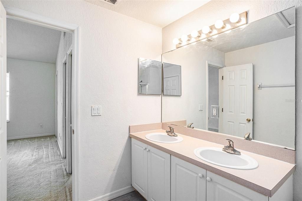 For Rent: $1,750 (2 beds, 1 baths, 1216 Square Feet)