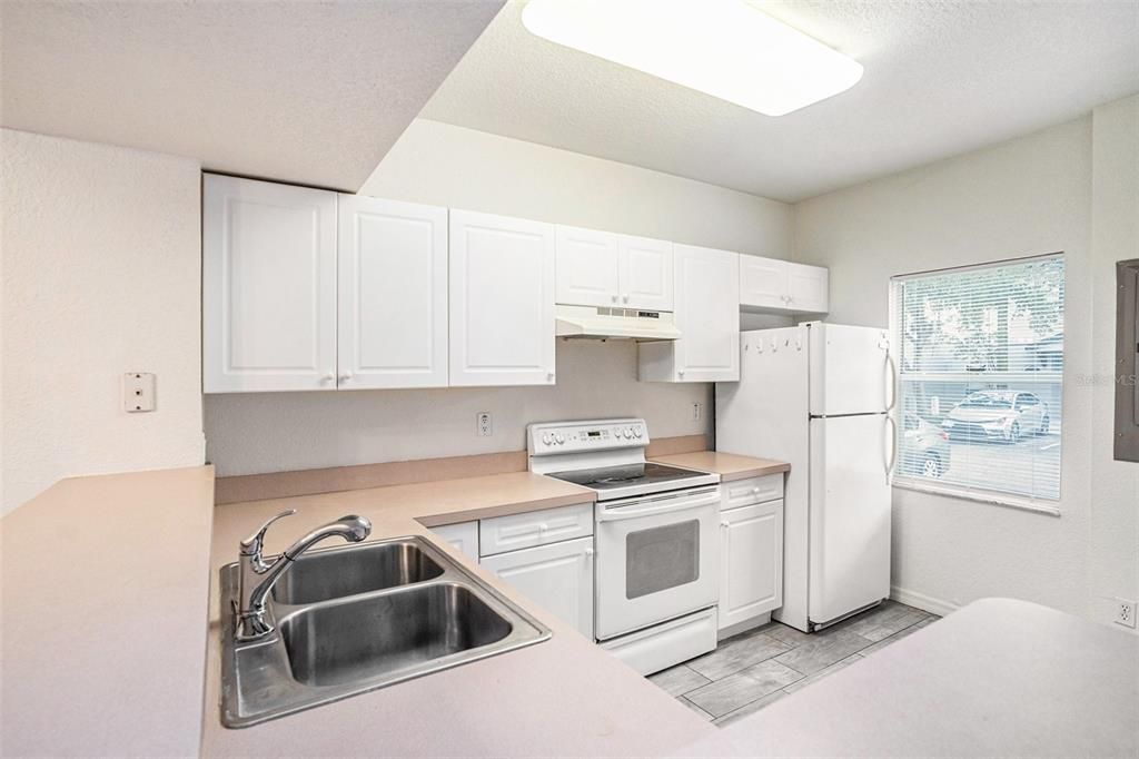 For Rent: $1,750 (2 beds, 1 baths, 1216 Square Feet)