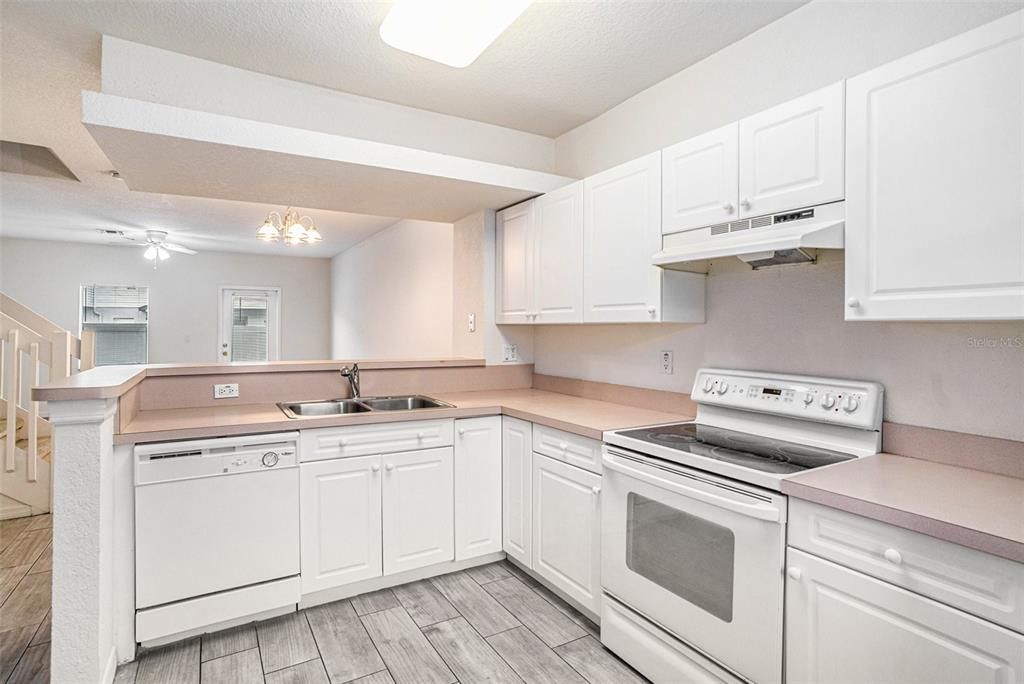 For Rent: $1,750 (2 beds, 1 baths, 1216 Square Feet)