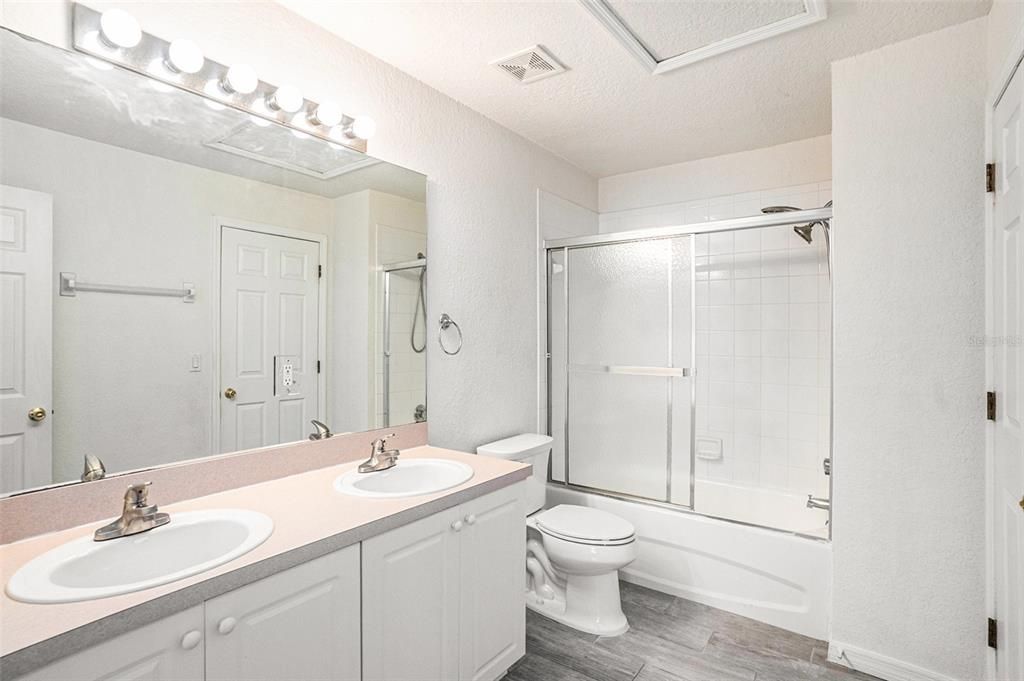 For Rent: $1,750 (2 beds, 1 baths, 1216 Square Feet)