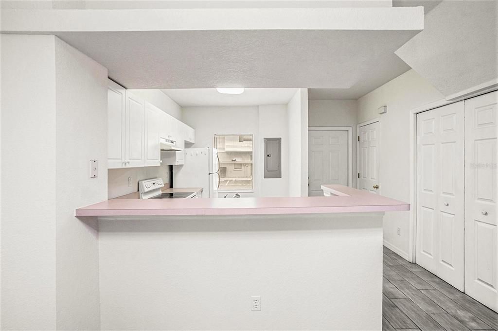 For Rent: $1,750 (2 beds, 1 baths, 1216 Square Feet)