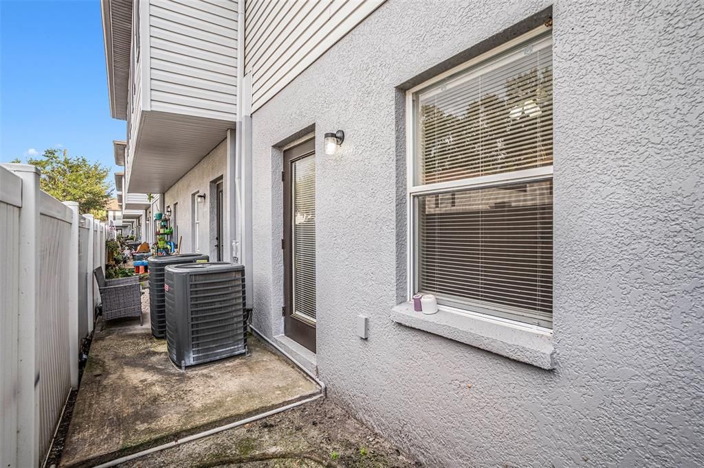 For Rent: $1,750 (2 beds, 1 baths, 1216 Square Feet)