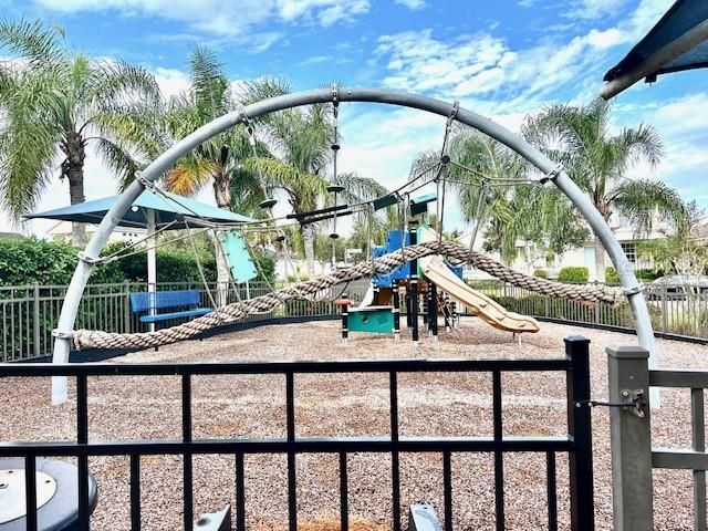 For Rent: $2,500 (2 beds, 2 baths, 1258 Square Feet)