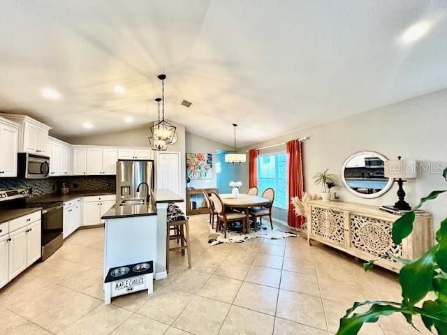 For Rent: $2,500 (2 beds, 2 baths, 1258 Square Feet)