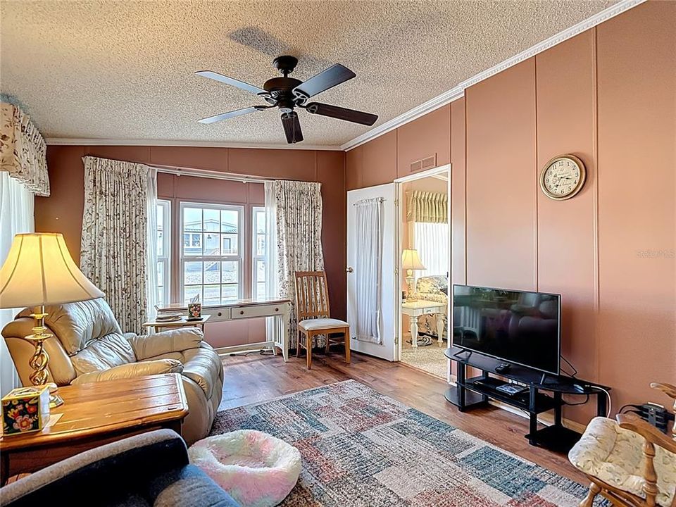 For Sale: $149,500 (2 beds, 2 baths, 1482 Square Feet)