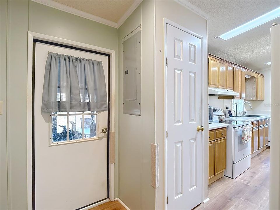 For Sale: $149,500 (2 beds, 2 baths, 1482 Square Feet)