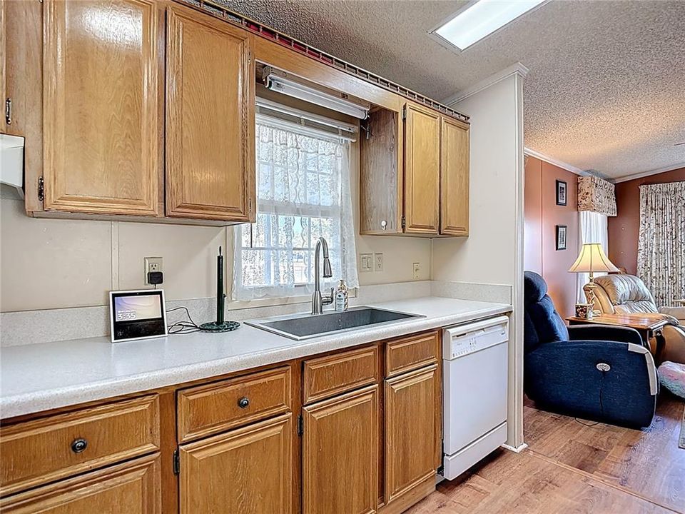 For Sale: $149,500 (2 beds, 2 baths, 1482 Square Feet)
