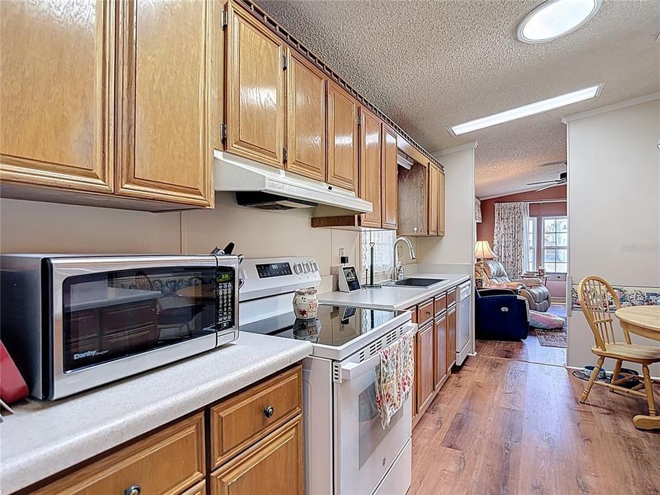 For Sale: $149,500 (2 beds, 2 baths, 1482 Square Feet)