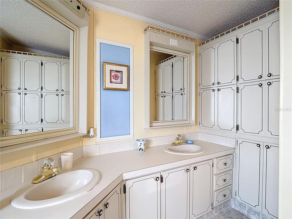 For Sale: $149,500 (2 beds, 2 baths, 1482 Square Feet)