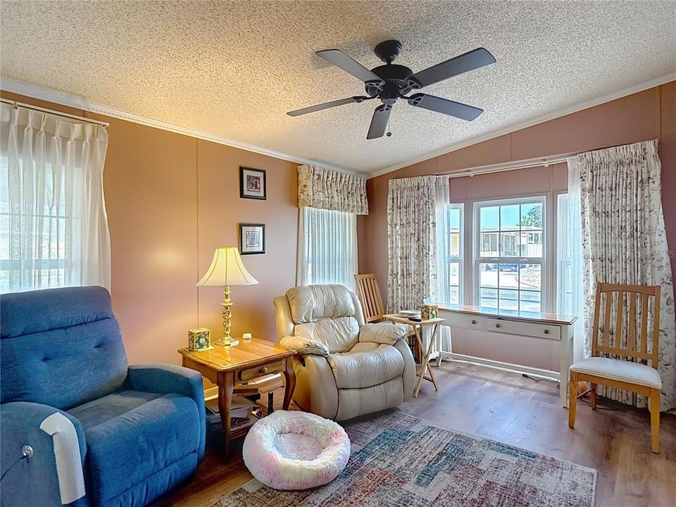 For Sale: $149,500 (2 beds, 2 baths, 1482 Square Feet)