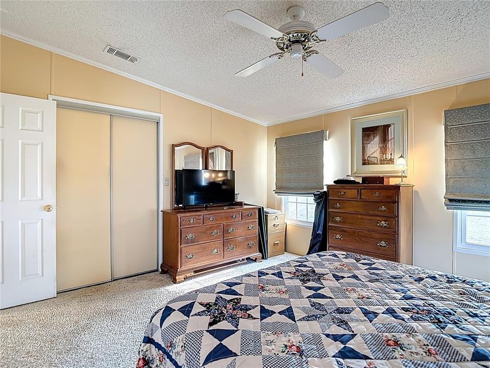 For Sale: $149,500 (2 beds, 2 baths, 1482 Square Feet)