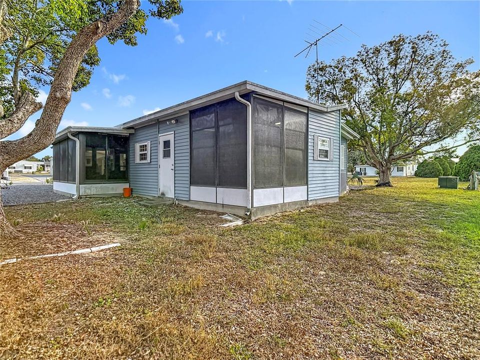 For Sale: $149,500 (2 beds, 2 baths, 1482 Square Feet)