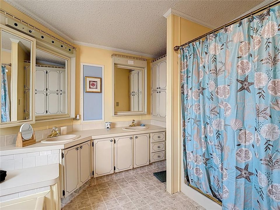 For Sale: $149,500 (2 beds, 2 baths, 1482 Square Feet)