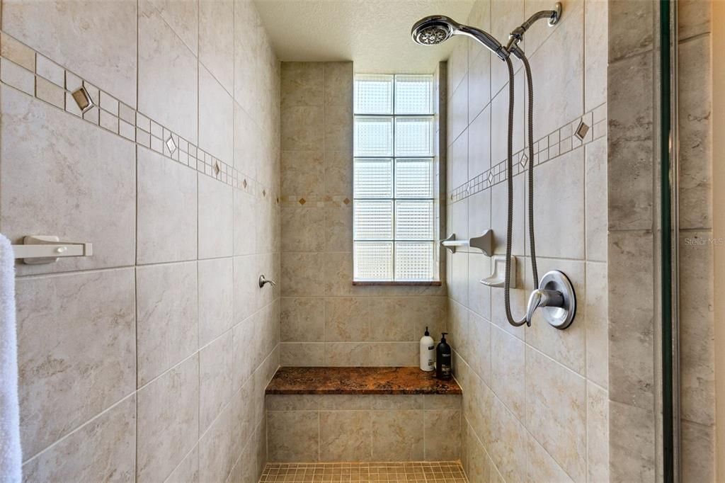 For Sale: $395,000 (2 beds, 2 baths, 1623 Square Feet)