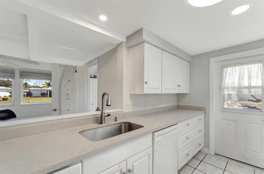 En Venta: $200,000 (2 camas, 2 baños, 1127 Pies cuadrados)