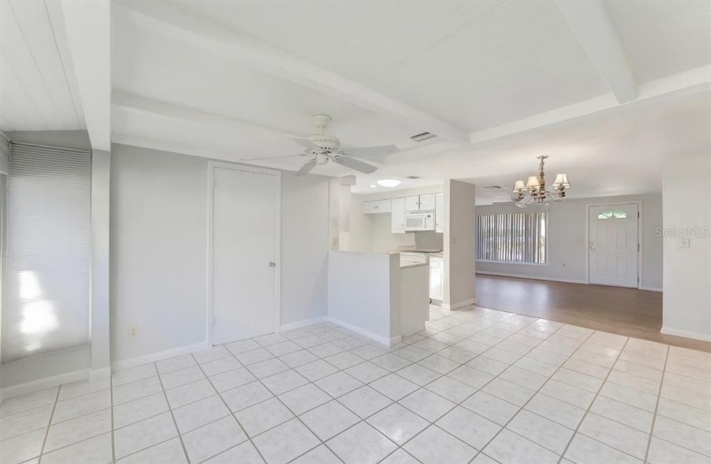 En Venta: $200,000 (2 camas, 2 baños, 1127 Pies cuadrados)