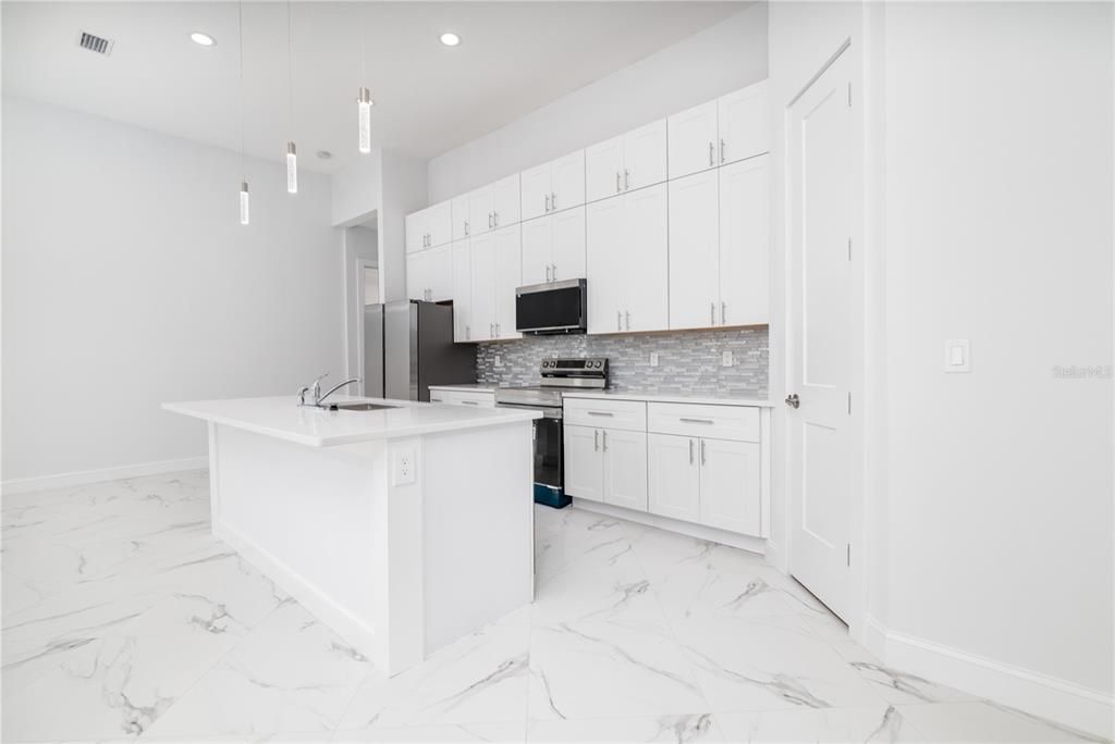 待售: $459,000 (3 贝兹, 2 浴室, 2016 平方英尺)