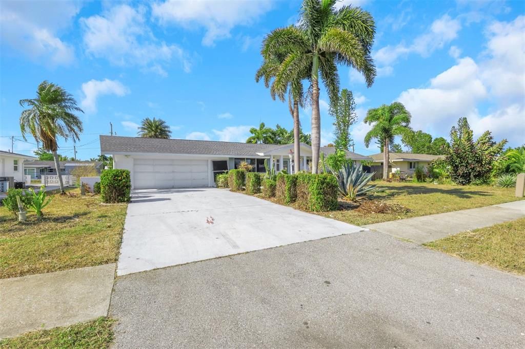 For Sale: $299,000 (2 beds, 2 baths, 1572 Square Feet)