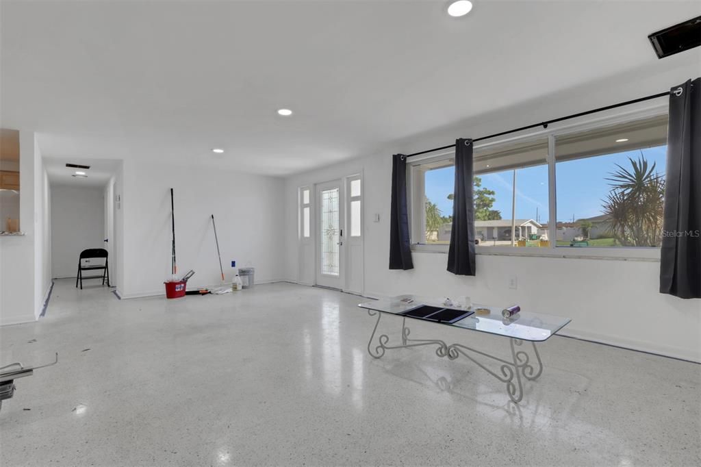 For Sale: $299,000 (2 beds, 2 baths, 1572 Square Feet)