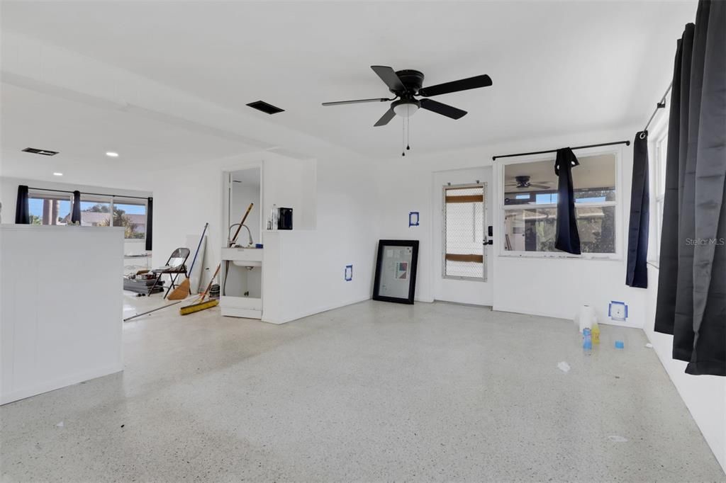 For Sale: $299,000 (2 beds, 2 baths, 1572 Square Feet)