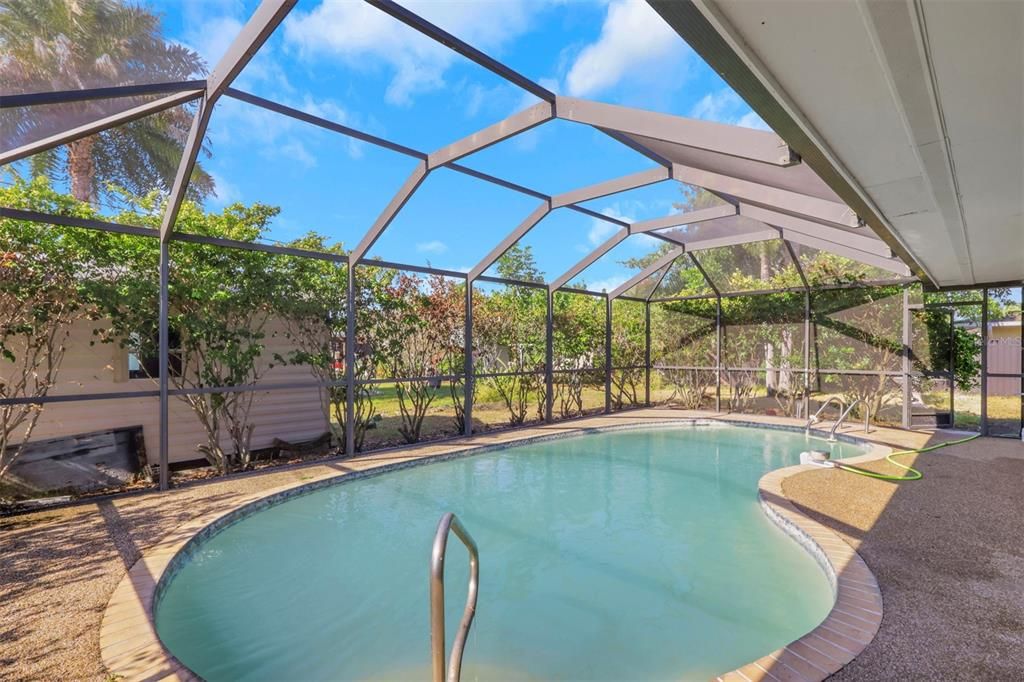 For Sale: $299,000 (2 beds, 2 baths, 1572 Square Feet)