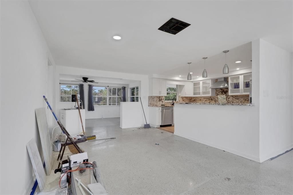 For Sale: $299,000 (2 beds, 2 baths, 1572 Square Feet)