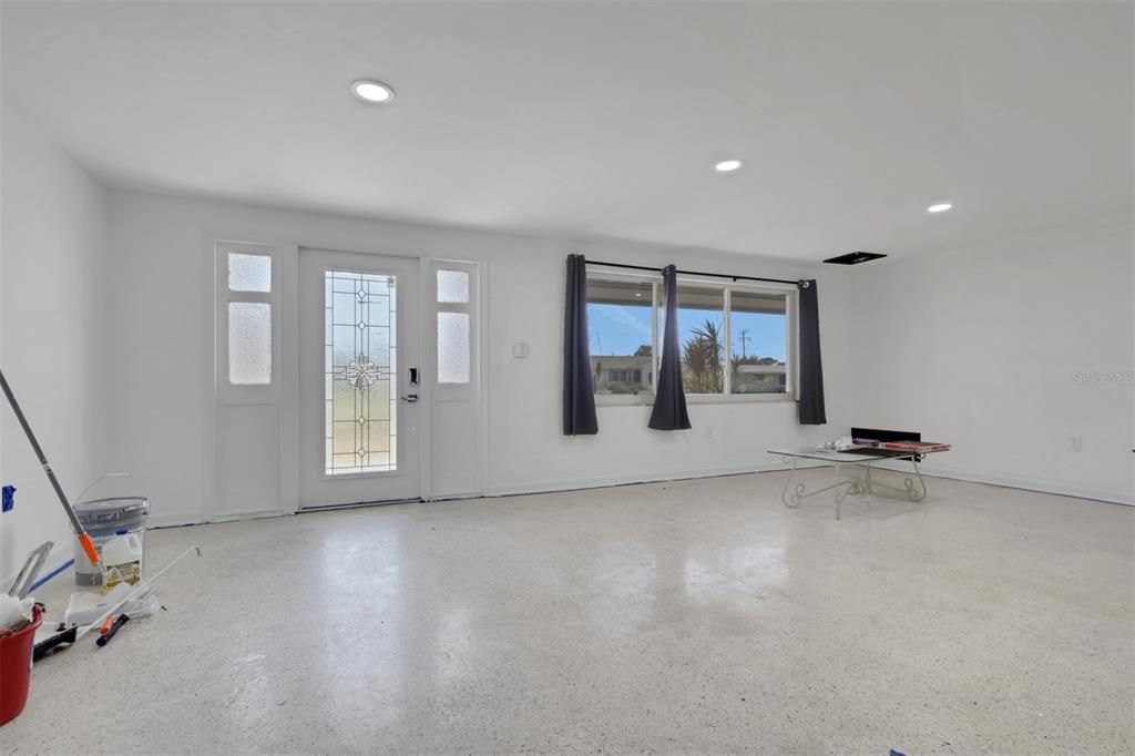 For Sale: $299,000 (2 beds, 2 baths, 1572 Square Feet)