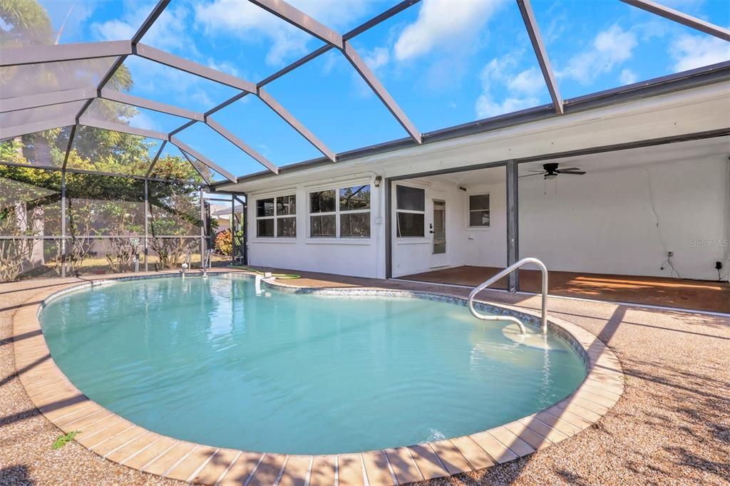 For Sale: $299,000 (2 beds, 2 baths, 1572 Square Feet)