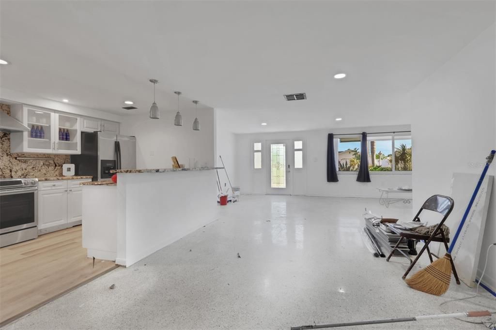 For Sale: $299,000 (2 beds, 2 baths, 1572 Square Feet)